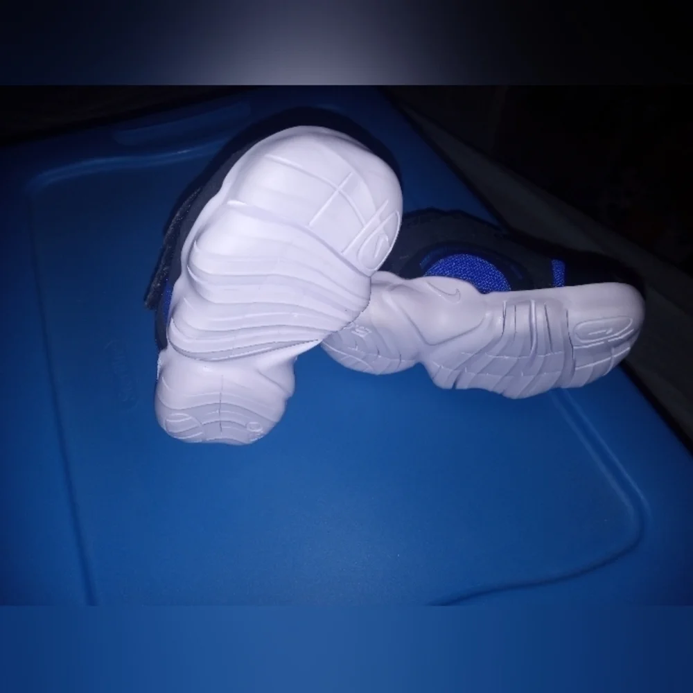 Nike toddler shoes size 4
